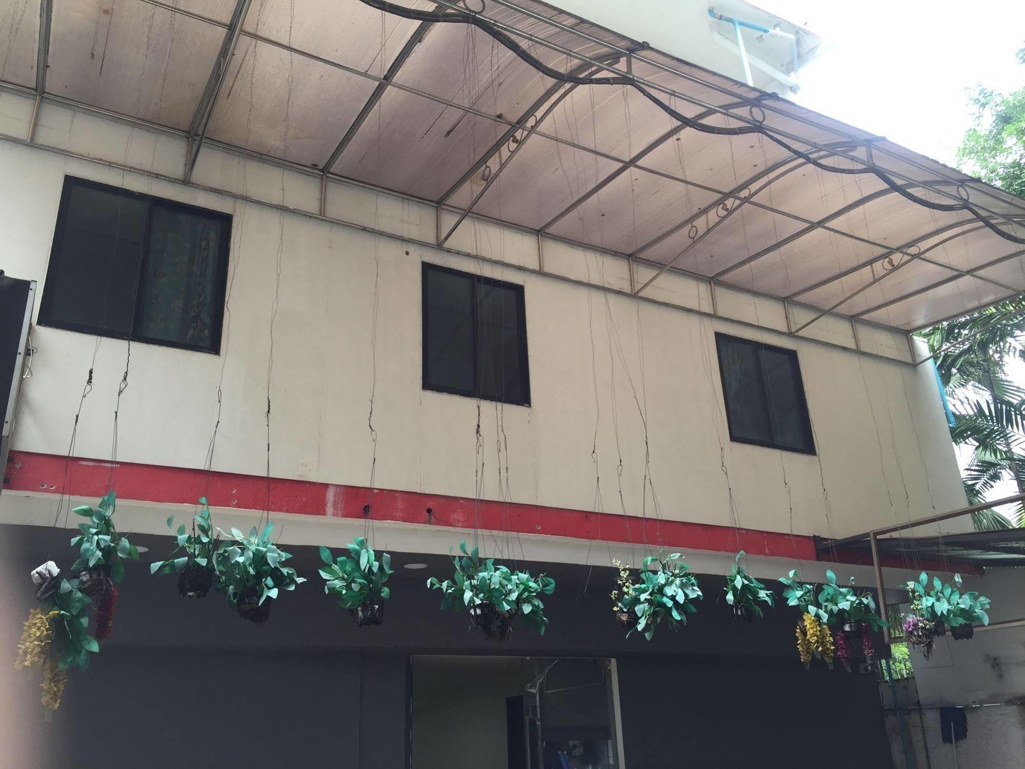 Uno Inn Bangkok Exterior photo